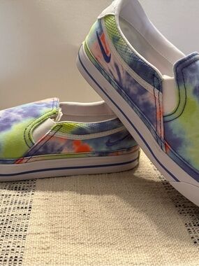 Nike Court Legacy Tie Dye Womens Sz 9.5 Colorful Canvas Slip On Shoes CZ1752-900